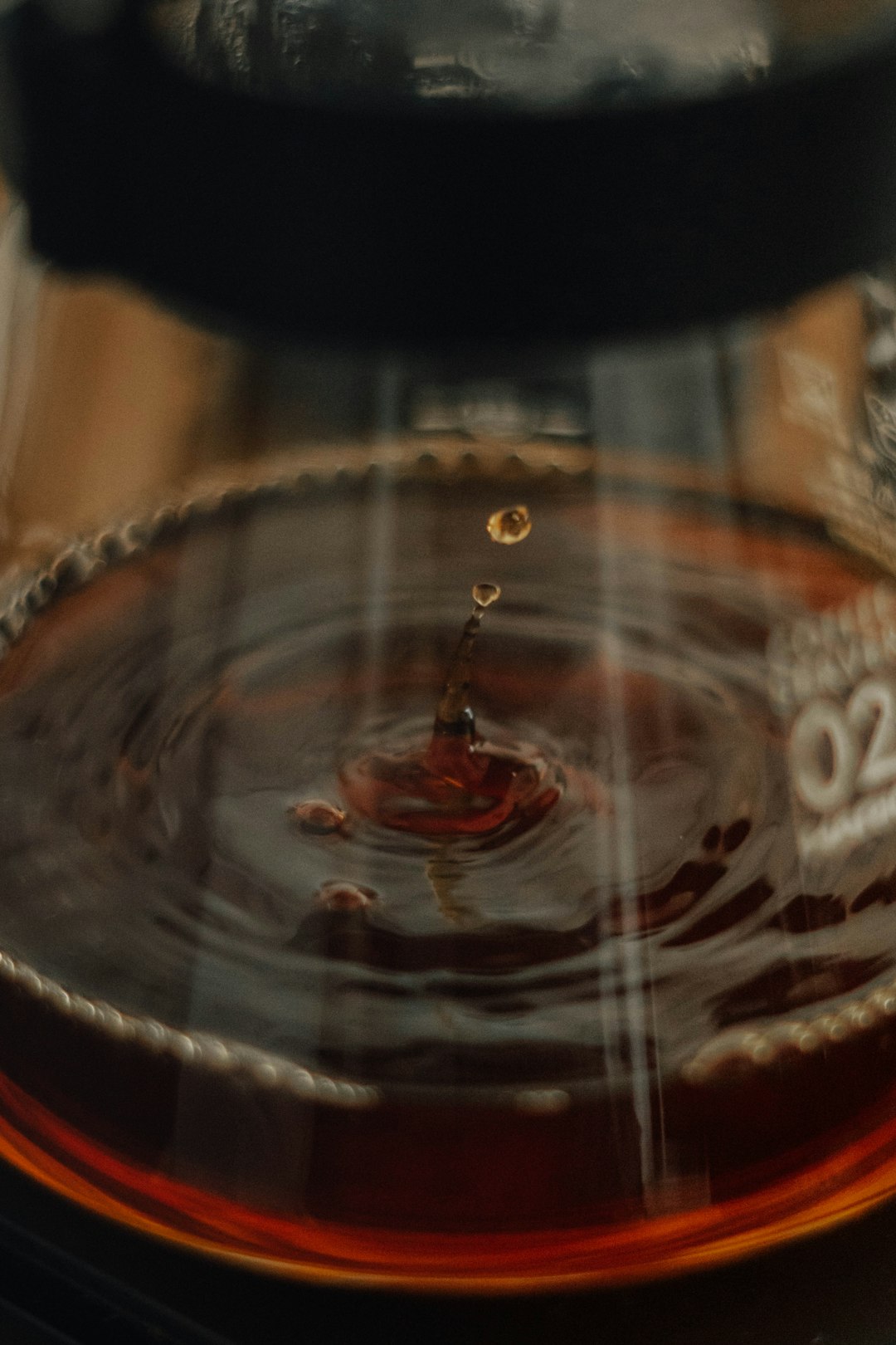 a-close-up-of-a-water-drop-on-a-plate-o6kko8bgr4w